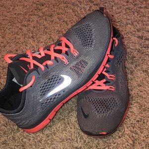 Nike free runs size 7.5